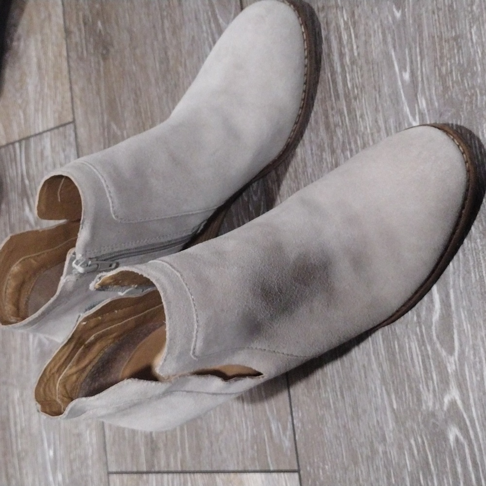 Lucky Brand womens light gray suede wedge booties. Size 11